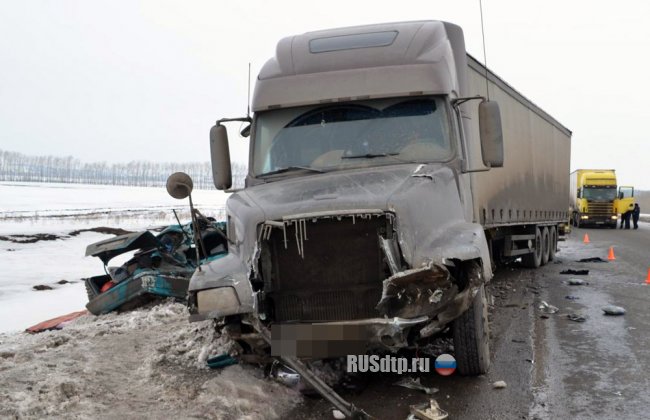 Пассажирка «Мерседеса» погибла при столкновении с фурой в Башкирии
