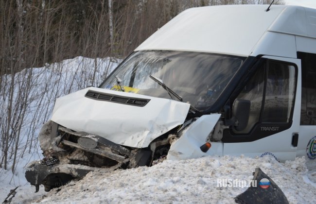 Один человек погиб в ДТП с маршруткой под Ханты-Мансийском