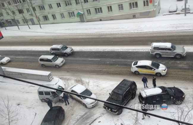 День жестянщика. Более 100 ДТП произошло за сутки во Владивостоке