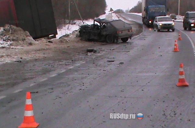 Видеорегистратор запечатлел столкновение грузовика и «Лады»  на трассе М-5 «Урал»
