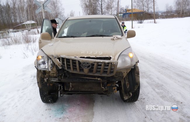 «Toyota Land Cruiser» и поезд столкнулись в Нижегородской области