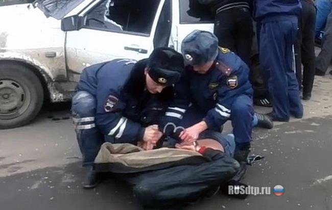 В Воронеже водитель избил инспекторов ГИБДД и умер в патрульной машине