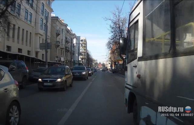 «Mini Countryman» vs ПАЗ