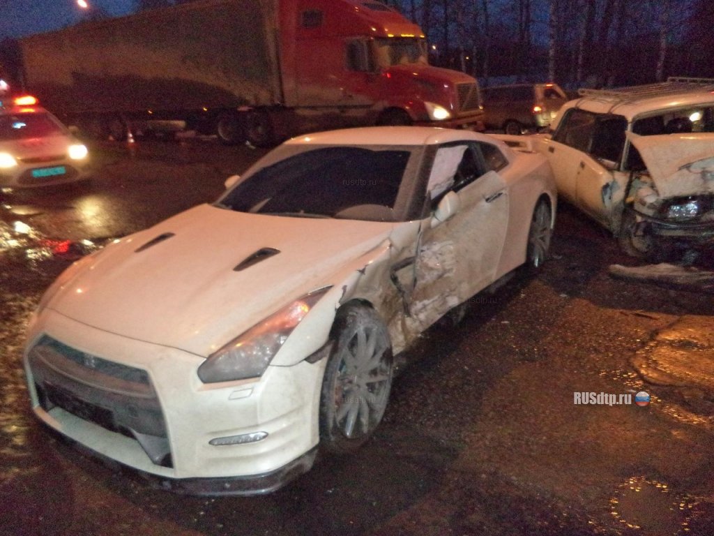 В Костроме разбили Nissan GT-R