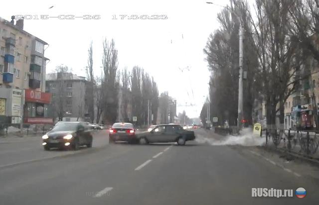 В Липецке столкнулись 5 автомобилей. Видеорегистратор