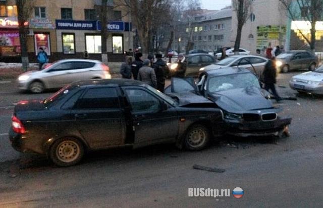 В Липецке столкнулись 5 автомобилей. Видеорегистратор