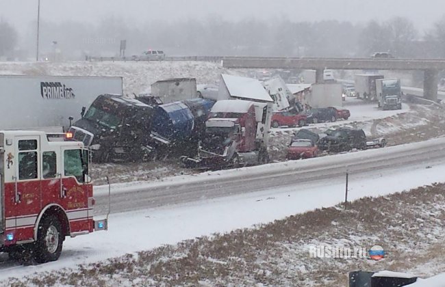 В США из-за снегопада столкнулись 30 автомобилей