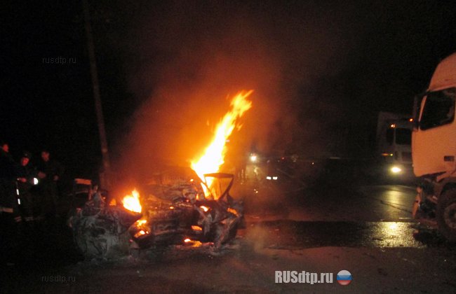 Водитель и пассажир «Приоры» сгорели в огне после столкновения с фурой