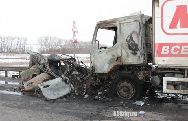 Водитель Hyundai погиб в жутком ДТП под Воронежем