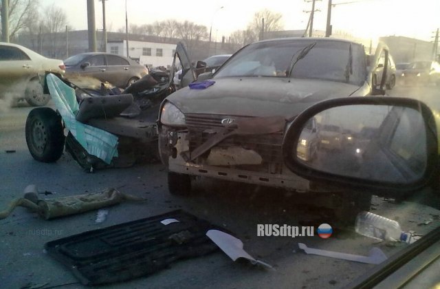 «Калину» разломило пополам в результате ДТП на Южном шоссе в Тольятти