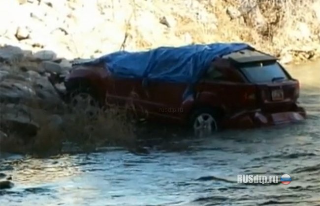 В США ребенок выжил, проведя в упавшей в реку машине 14 часов
