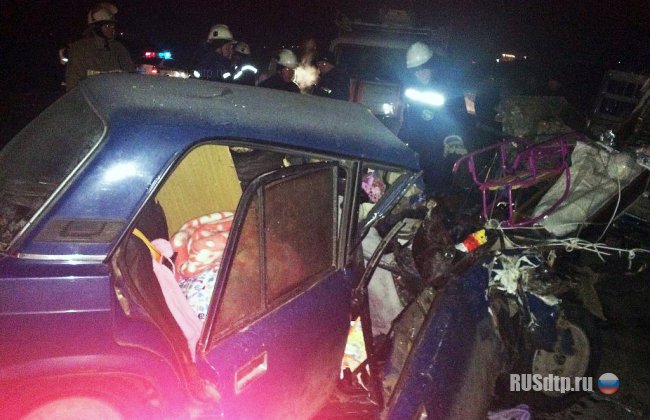 В Мордовии семья на «Жигулях» врезалась в грузовик. Погибли супруги