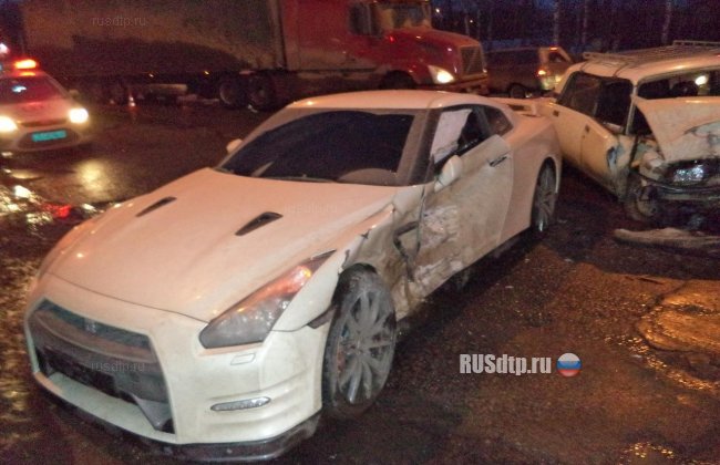В Костроме разбили Nissan GT-R