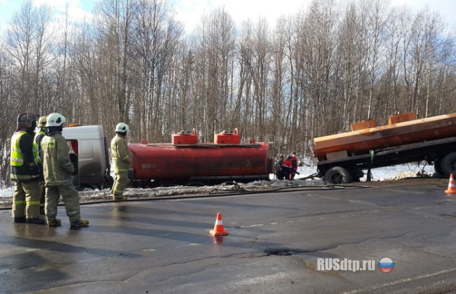 На автодороге Архангельск &#8212; Пинега в ДТП попал бензовоз