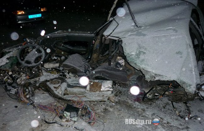 Тойота врезалась в столб в Томске