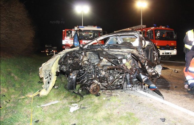 В лобовом столкновении Пежо и БМВ погибли оба водителя