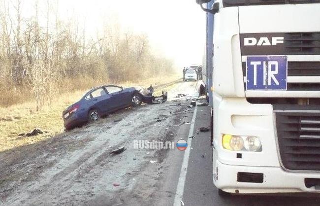 Четыре человека погибли при столкновении «Ниссана» с грузовиком в Брянской области