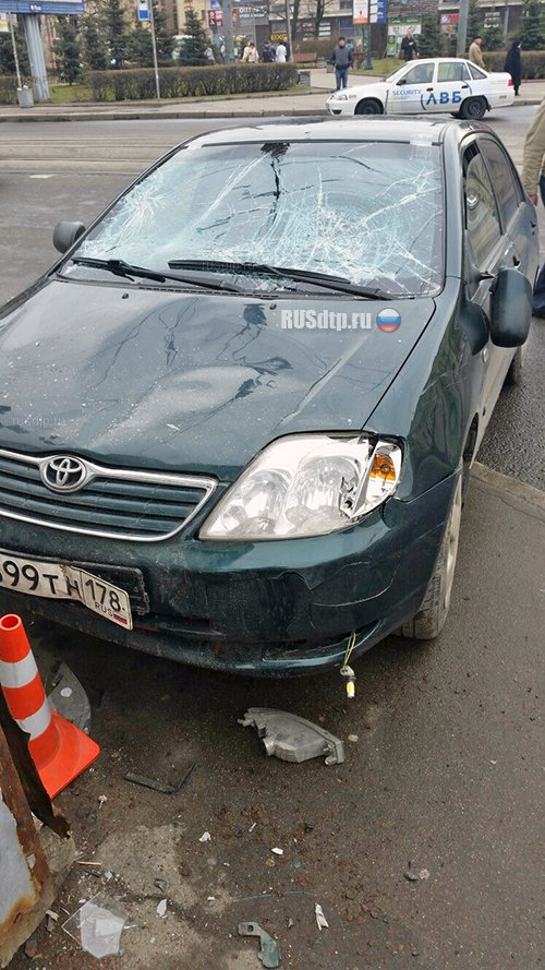 В Петербурге иномарка врезалась в толпу пешеходов