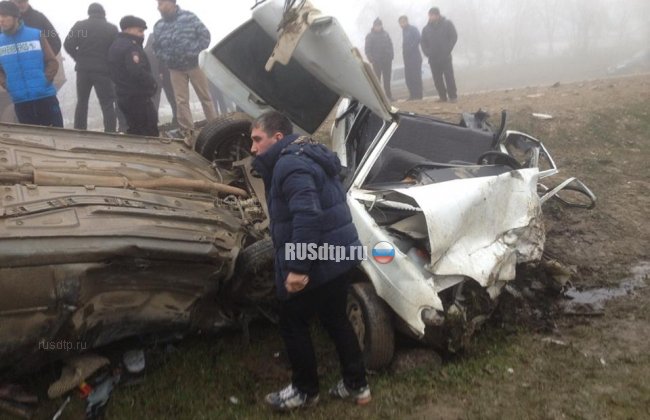 В Дагестане при столкновении трех автомобилей погибли 7 человек