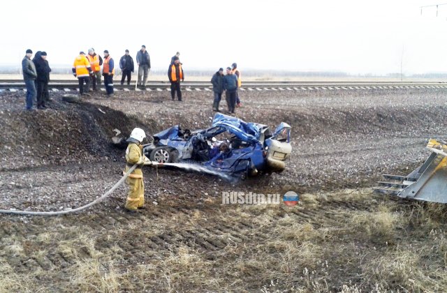 В Красноярском крае в ДТП с электричкой погибли два человека