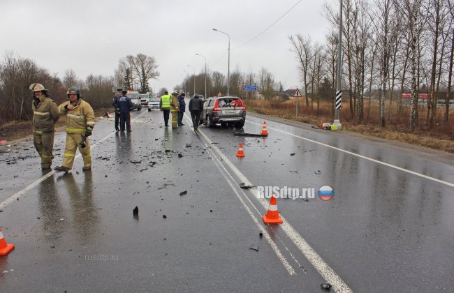 Два человека погибли при столкновении VOLVO и «Калины» в Псковской области