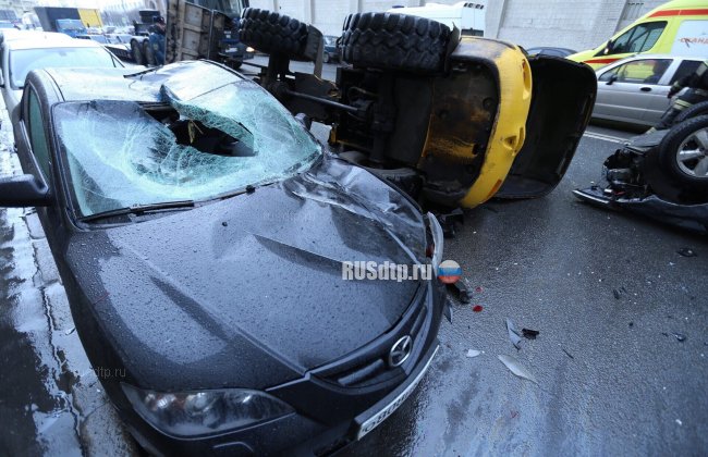 Тракторист устроил погром на Васильевском острове, протаранив 5 машин