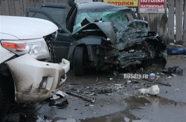 В Сургуте в лобовом столкновении «Тойоты» и «Лады» погибли два человека