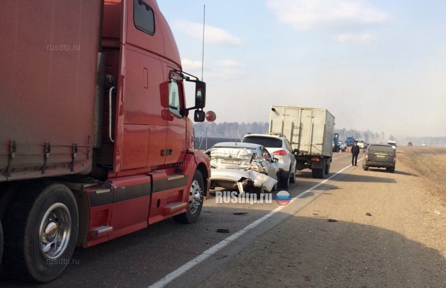 В Иркутской области из-за горящей травы столкнулись 12 автомобилей