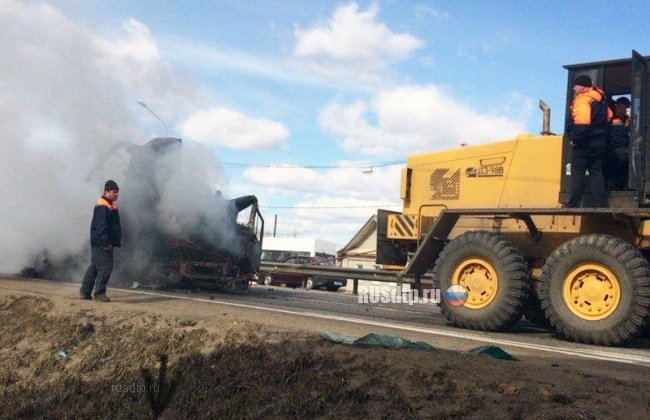 Два большегруза сгорели в результате ДТП на трассе М-10 «Россия»