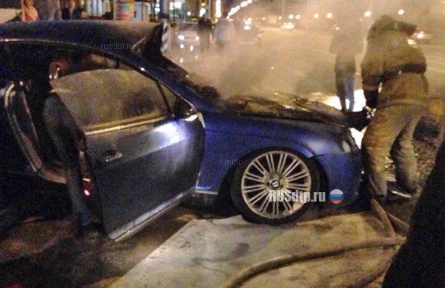 Автомобиль марки «Bentley» сгорел после ДТП в Тольятти