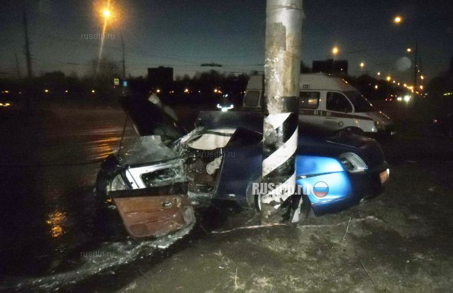 Автомобиль марки «Bentley» сгорел после ДТП в Тольятти