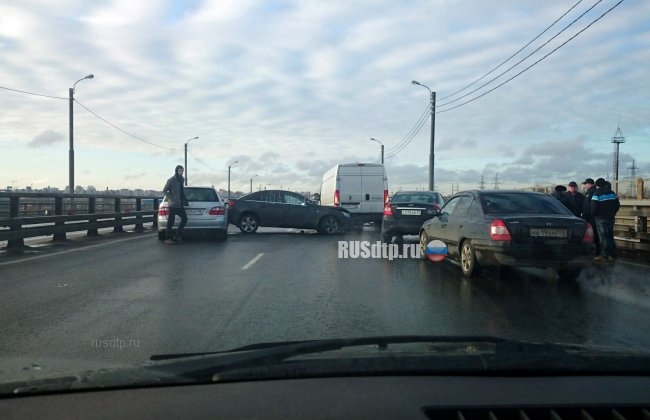 В Санкт-Петербурге столкнулись 14 автомобилей