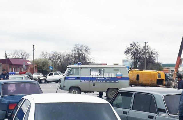 Кадры с места ДТП в Ингушетии, в котором погибли 2 человека