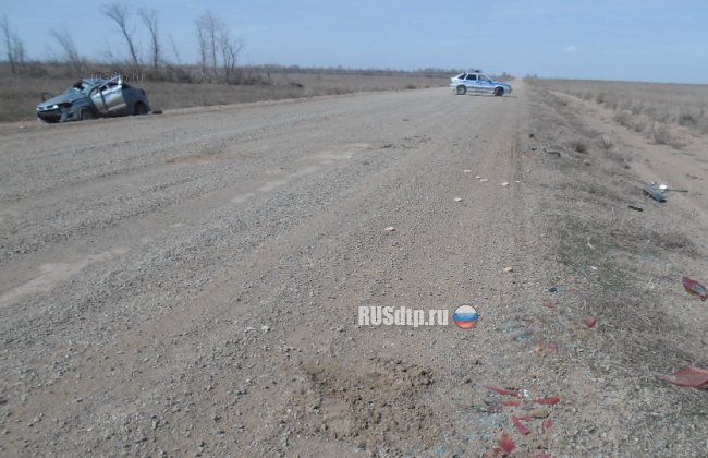 Три человека перевернулись на автомобиле в Оренбургской области