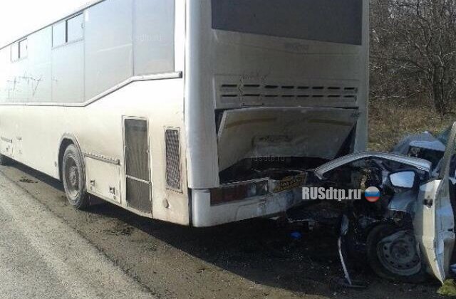 В Самарской области пенсионер на «Гранте» врезался в автобус. Двое погибли
