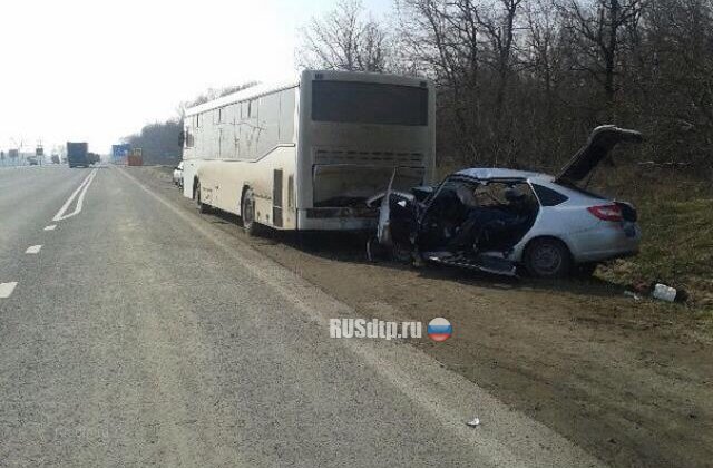 В Самарской области пенсионер на «Гранте» врезался в автобус. Двое погибли