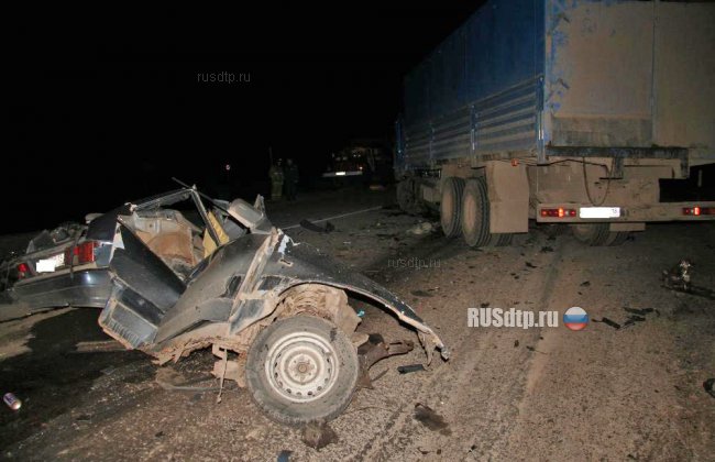В Удмуртии «Ладу» разорвало на части при столкновении с КАМАЗом