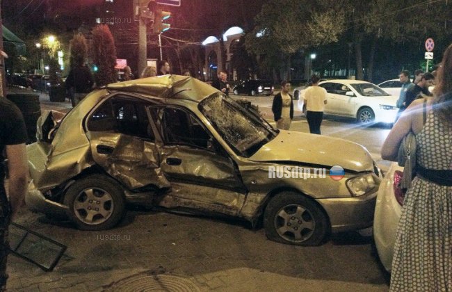В Ростове-на-Дону автомобиль вышиб дверь ресторана