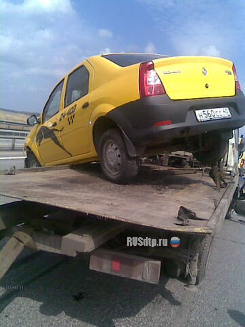 Эвакуатор смял «Тойоту» на трассе М-3 «Украина»