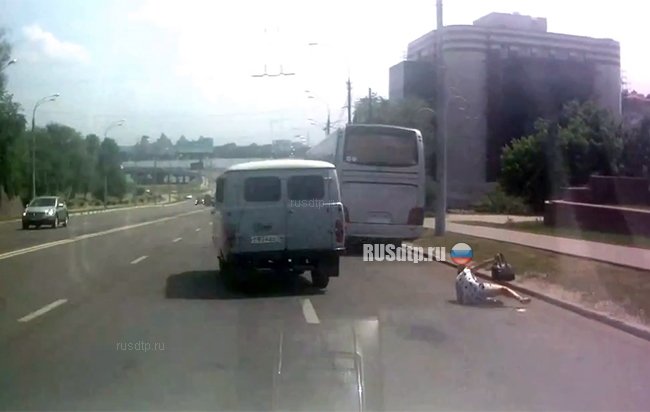 Жители Воронежа устроили погоню за УАЗом, сбившим пешехода