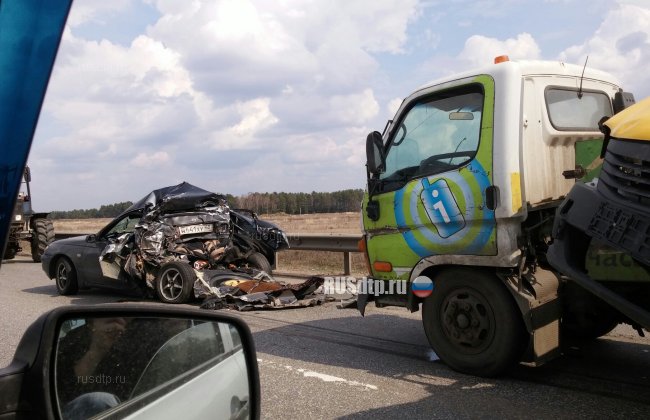 Эвакуатор смял «Тойоту» на трассе М-3 «Украина»