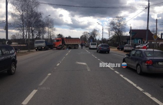 Два молодых парня разбились на мотоцикле в Тверской области