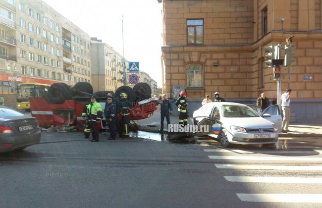 В Петербурге произошло ДТП с пожарной машиной