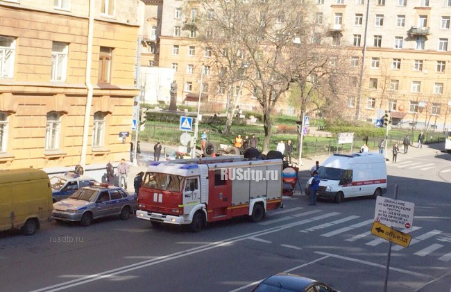 В Петербурге произошло ДТП с пожарной машиной