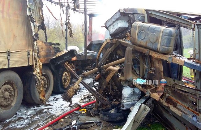 Две фуры сгорели после ДТП на трассе М-5 «Урал». Один человек погиб