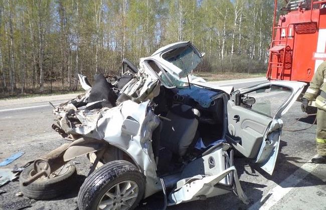 В Нижегородской области две фуры смяли «Renault Logan». Погибли 3 человека