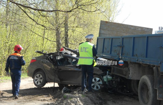 В Костроме оторвавшийся прицеп столкнулся с «Hyundai Solaris»