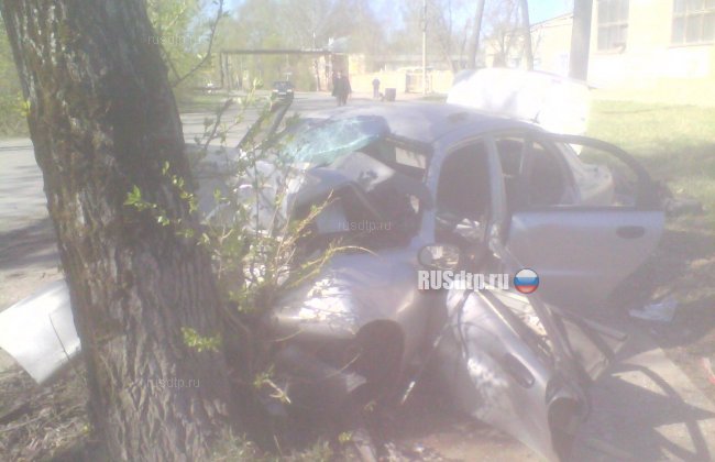 Несовершеннолетний водитель врезался в дерево в Кирове