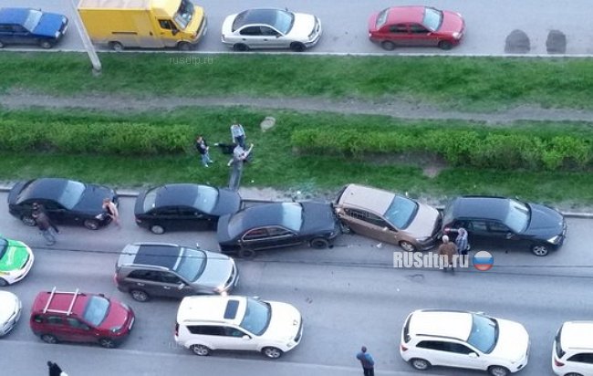 В Петербурге пьяный таранил машины