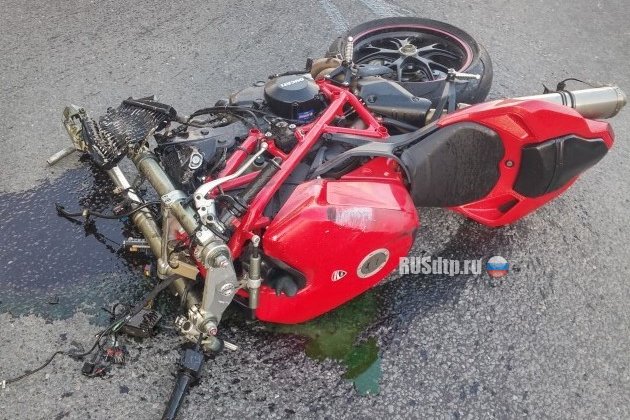 В Петербурге на набережной Обводного канала погиб мотоциклист